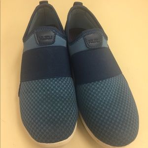 Kuru women’s shoes size 8 blue.